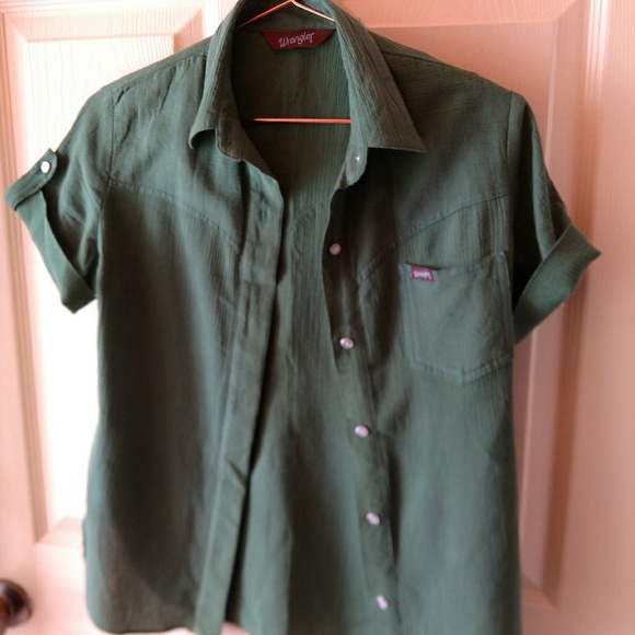 Wrangler Tops - Wrangler green cotton shirt w "pearl" snaps sz S